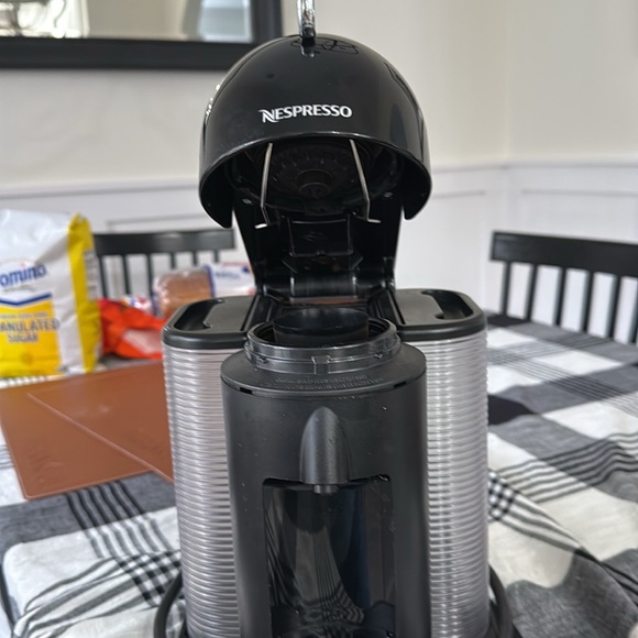 Nespresso’s espressos maker.  Like new condition.  Just descaled works great. - Picture 5 of 7